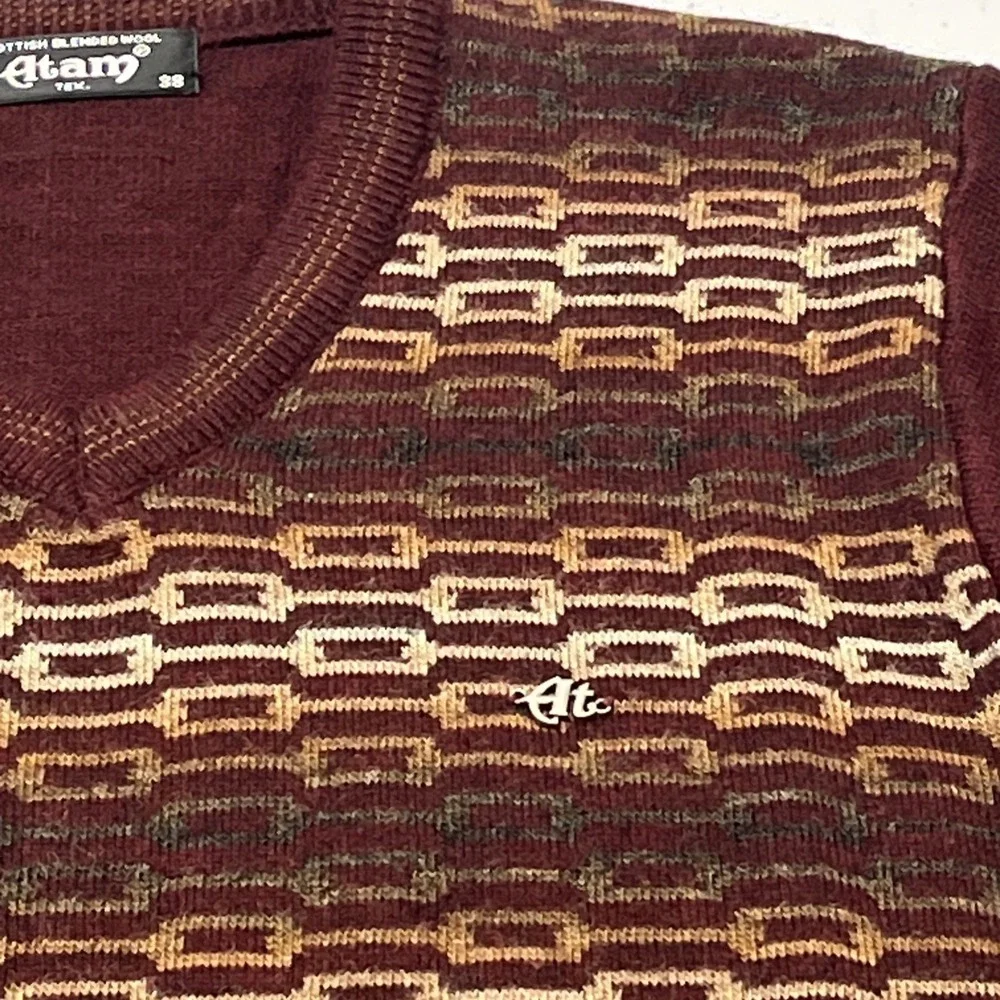 Atam Sweater Scottish Blend Wool Premium Pullover Mens‎ 38 M Maroon Geometric